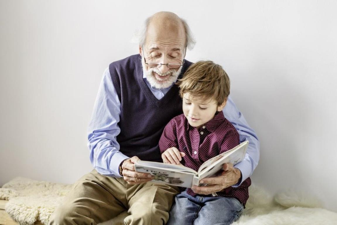 Großeltern verfügen oft über eine schier unerschöpfliche Geduld und eine große Portion Gelassenheit. 