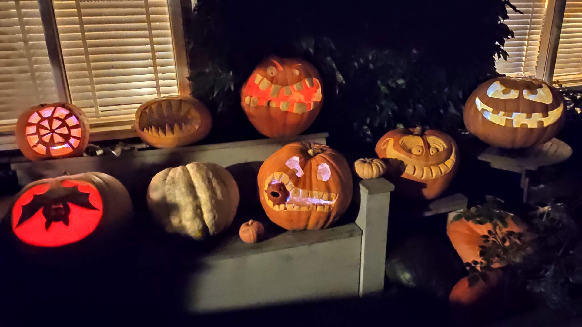 Pumpkins with lights are the perfect decoration for Halloween